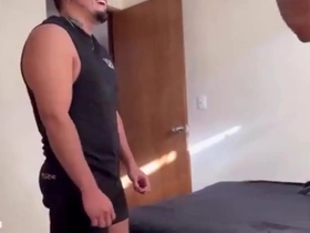 Me follo al plomero que está bien delicioso