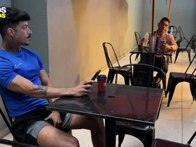 Devolveu o celular e foi pago com foda