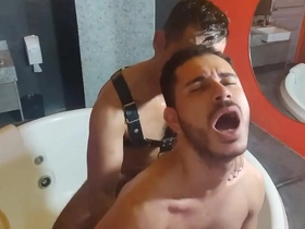 Safado levou rola e gemeu feito cadela