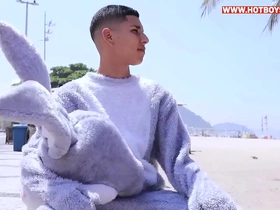 Coelho da páscoa pirocudo fodendo o safado rabudo