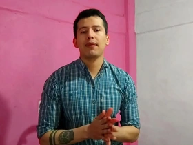Barbero le dio sexo oral a cliente con verga grande en su salon. le lleno la boca de leche