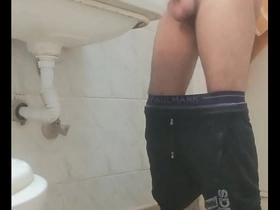 داخل المرحاض