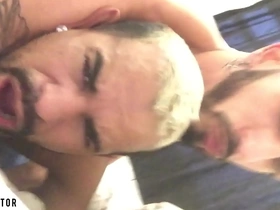 Gabriel victor me fudendo numa pegada bem forte, socando fundo e me fazendo gemer gostoso