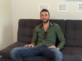 Casting amateur otter masturbates on the couch