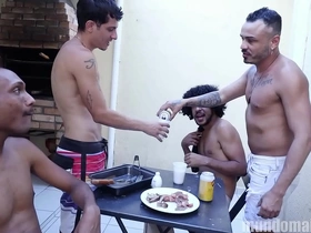 Churrasco com linguiça, picanha e muita putaria!
