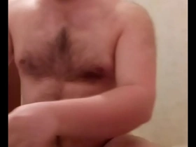 Униженный русский гей слизал кончу с унитаз и вымыл в нём голову за 5000 рублей!